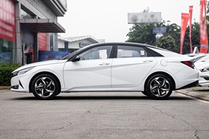 <span class=keywords><strong>Hyundai</strong></span> <span class=keywords><strong>Elantra</strong></span> <span class=keywords><strong>2021</strong></span> 1.5L Sport Sedán, Alto Rendimiento, <span class=keywords><strong>Turbo</strong></span>, Todoterreno, Caja de Cambios Automática, Asientos de Cuero, Cámara Trasera, Neumáticos R17 - Product Image 4