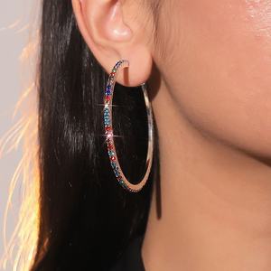 Pendientes Largos de Cristal con Forma de Aro Grande para Mujer, Estilo Europeo y Estadounidense, Chapados en Oro, Diseño Geométrico Moderno y Elegante - Product Image 5