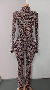 Set 2 Pezzi Personalizzato Primavera 2026 per Donna: Giacca con Zip e Leggings a Vita Alta con Stampa Leopardata - Product Image 4