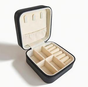 Estuche Organizador de Joyas de Cuero PU de Alta Calidad, Pequeño, Mini, Portátil, Personalizado, para Guardar Aretes, Collares y Anillos, con Cierre de Cremallera - Product Image 3