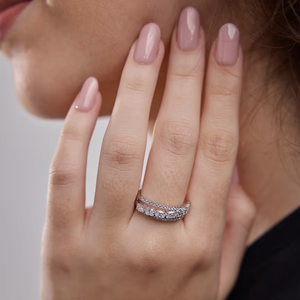 Anillo de Joyería Fina Elegante de Oro de 14K y 18K con Diamantes Redondos y Piedras Centrales Ovaladas de 1 1/4 CTW con Diseño Cruzado de Diamantes para Mujer - Product Image 3