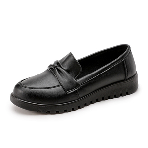 Venta al por mayor de China, zapatos planos antideslizantes de suela blanda informal de primavera, cómodos y ligeros, zapatos de cuero para mujer, nuevo estilo 2025