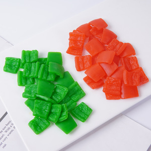Cubes de poivron vert et rouge simulés en PVC, accessoires de comptoir de commande pour restaurants, accessoires de préparation de plats simulés - Product Image 1