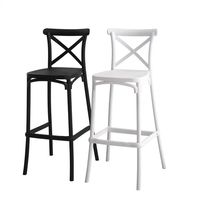 Tabouret de bar moderne nordique à dossier croisé en plastique, sans accoudoirs, avec structure en métal noir thermolaqué, hauteur fixe, pour hôtel, restaurant, centre commercial, extérieur