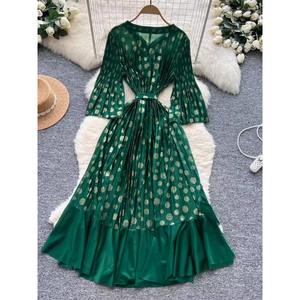 Gerimpelde Jurken Europese Amerikaanse Jurk Voor Vrouwen 2025 Nieuwe High Street Style <span class=keywords><strong>Nail</strong></span> Kraal Ruffle Rand Splitsen Lange Vestidos - Product Image 2