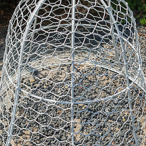 Couverture de protection pour plantes en fil de fer, 41x41x32,5 cm, cage en filet de protection blanche pour plantes de jardin, prévention des animaux, facile à assembler - Product Image 3