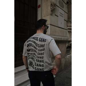 Camiseta Stone Wellness Compressed con Estampado Gráfico, Peso de Tela 200-280g, Corte Holgado, Estilo Largo con Serigrafía, Colección de Diseñador - Product Image 3