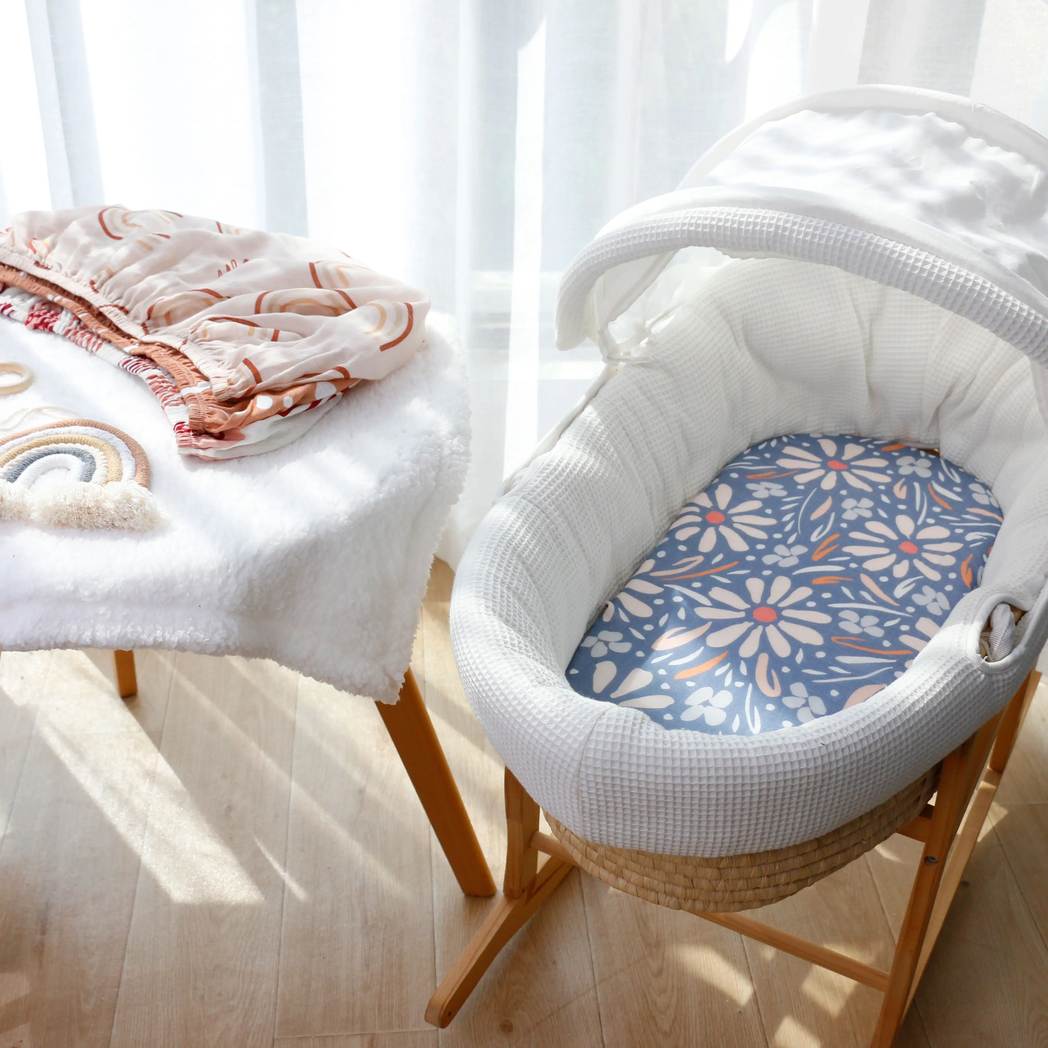 調節可能な体温簡単にきれいなベビーベッドシート高品質の印刷新生児モスリンバシネットシーツ