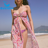 Badpak met op maat gemaakte marmeren swirl print, bandeau top en lange splitrok met op maat gemaakt patroon