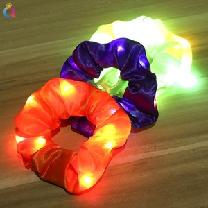 QIYUE Chouchou en satin lumineux à LED, éclairage nocturne, élastique à cheveux LED, porte-queue de cheval - Product Image 2