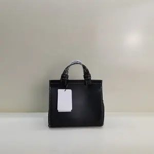 Bolsa de mão de couro, bolsa de ombro feminina preta feita em couro com alça carteiro, modelo unissex