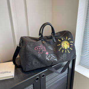 Sac de sport grande capacité avec logo personnalisé, sac de voyage graffiti avec séparation sec-humide pour les voyages courts, usage professionnel et personnel - Product Image 1