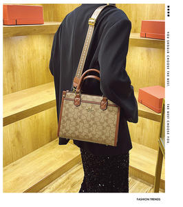 Bolsas de Papel de Diseño de Lujo Louis Versión 2025 con Logotipo Impreso, Dos Asas y Cremallera para Hombre, para Zapatos y Almacenamiento de <span class=keywords><strong>Papas</strong></span> Fritas - Product Image 6