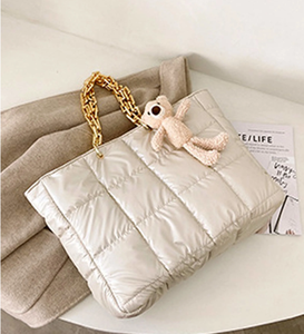 ホワイトカラーポリエステルキルティングトートバッグコットンパッド入りダウンフェザー生地フグショルダーバッグ - Product Image 3