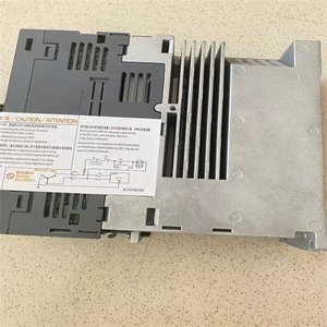 Amplificateur servo Mitsubishi Mr J4 70a AC 230 V, pilote de moteur industriel métallique - Product Image 1