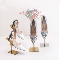 Offre Spéciale acier inoxydable titane or métal chaussures présentoir magasin de chaussures sandales affichage chaussures présentoir support