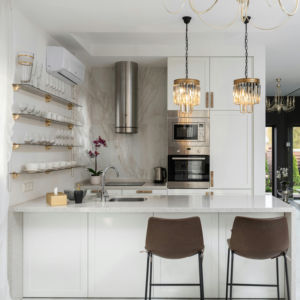 خزائن مطبخ عصرية مخصصة للمنزل بالكامل مع حلول بناء صديقة للبيئة ومقاومة للحريق للفنادق والفلل - Product Image 1