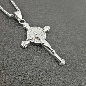 Collier pendentif croix en cristal plaqué or, bijoux religieux pour femmes et hommes - Product Image 3