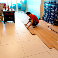 Meistverkaufter SPC PVC Innen-Vinylboden Chinesische Fabrik Bestseller Holzmaserung Kunststoffboden Klick-Installation Klebstoff für Büros
