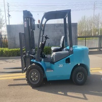 Chariot élévateur diesel 4x4 de marque chinoise UCM 5 tonnes avec déplaceur latéral hydraulique, mât à trois étages, moteur Cummins et commande assise