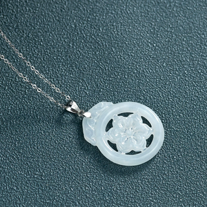 Conjunto de plata S925 con colgante de jade natural en forma de flor, estrella hueca de seis puntas, jade de grado hielo para mujer. - Product Image 4