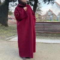 Abaya Urbaine Fermée en Coton Polaire Personnalisée avec Capuche et Fermeture Éclair pour Femme Musulmane, Grande Taille, Modeste, Vente en Gros Islamique