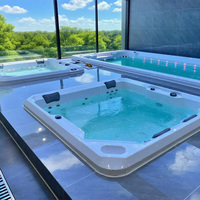 Piscine hors sol haut de gamme avec buses de massage hydrique réglables et surface antidérapante pour utilisation en extérieur sur patio