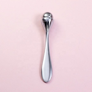 Chống nhăn trang điểm massage mắt con lăn dính kem mắt Applicator Massager muỗng với kim loại bóng từ - Product Image 4