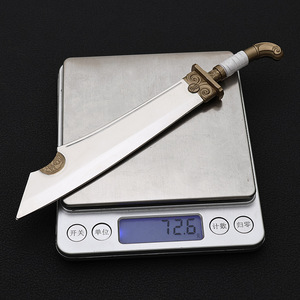 Llavero de juguete de aleación de zinc de 20 cm con diseño de espada y daga de las Cinco Espadas de <span class=keywords><strong>Wang</strong></span> Lao, periférico de juego de animación de One Piece City Film - Product Image 6