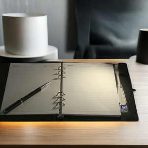 Lampe de bureau <span class=keywords><strong>rechargeable</strong></span> pour ordinateur portable, couverture en <span class=keywords><strong>cuir</strong></span> PU et PVC pour bloc-notes, cadeaux d'affaires personnalisables, taille A5 - Product Image 4