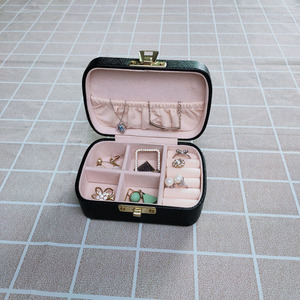 Estuche Portátil para Joyas, Caja Organizadora de Joyería de Cuero, Elegante Estuche de Viaje con Hebilla Metálica - Product Image 2