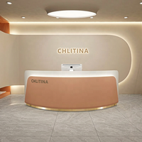 Comptoir de réception de salon de beauté moderne et luxueux, incurvé, en MDF blanc, avec rétroéclairage LED, logo gravé sur mesure, écologique et durable