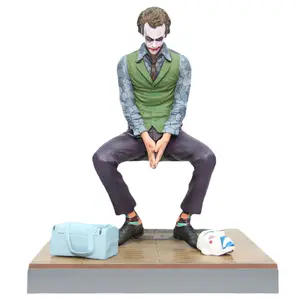 2024新款高品质人物28厘米电影希斯克里夫莱杰小丑人物戴面具坐模型聚氯乙烯玩具定制动漫人物