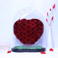 Saint-Valentin, Remise de diplômes, Mariages : Boîte cadeau éternelle en forme de cœur avec roses stabilisées et fleurs séchées faites à la main