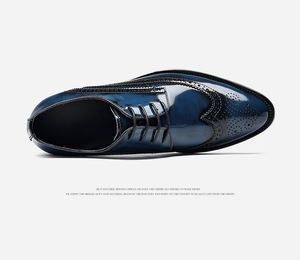 Nuevo Estilo, Zapatos de Hombre con Cordones, Punta Puntiaguda Tridimensional, Grabados con Orificios Redondos, Brillantes, Modernos, con Diseño de Puntos, para Otoño - Product Image 3