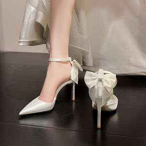 Nouvelles chaussures de mariée en satin blanc à bride unique, style 2026, avec nœud élégant, talons hauts grandes tailles 42 et 43 - Product Image 4