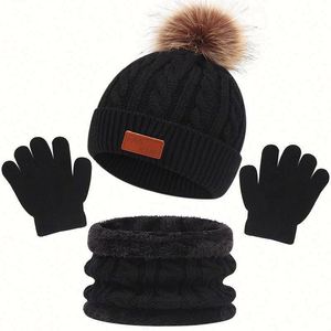 Ensemble 3 pièces bonnet, écharpe et gants en fausse fourrure tricotée pour enfants, personnalisable, chaud et doux pour la peau, 100 % polyester - Product Image 4