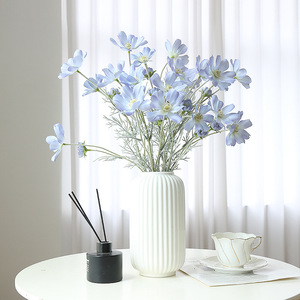 Fleurs artificielles en soie floquées Cosmos et Marguerite du Tibet, haute simulation, style nordique, pour décorations de maison et de mariage - Product Image 3