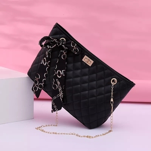 2022 venta <span class=keywords><strong>Hiot</strong></span> pequeña cadena cuadrada bolsos de mano de mujer correa de cadena bolsos de mensajero bolsos de moda para damas - Product Image 4