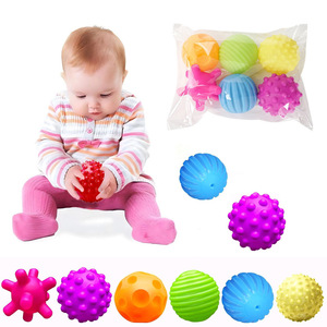 Juguete de pelota para bebé, 6 piezas, de goma suave, para masaje táctil y percepción, juguete educativo para el baño, silbato de aire - Product Image 1