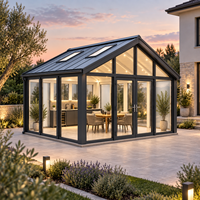 Cuisine extérieure en aluminium, véranda isolée avec toit à pignon, lucarnes en verre trempé double, design moderne pour appartement et jardin