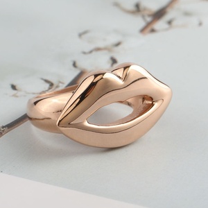 Gioielli personalizzati in acciaio inossidabile Sexy <span class=keywords><strong>Kiss</strong></span> placcato oro bocca Lip Print Chunky Finger Rings per le donne - Product Image 5