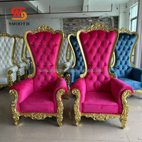 Sillón tipo trono Queen con respaldo alto, marco dorado y plateado, ideal para fiestas de quinceañera y baby shower.