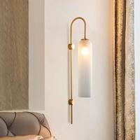 Applique murale moderne en fer courbé avec verre dépoli en forme de cylindre long, luminaire mural d'intérieur de luxe pour villa et chambre