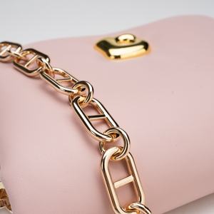 กระเป๋าถือแบรนด์หรูสำหรับสุภาพสตรี2021 PU ประดับด้วยวัสดุ PU มีพู่ตัวอักษร - Product Image 4