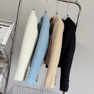 <span class=keywords><strong>Manteau</strong></span> court coréen élégant pour <span class=keywords><strong>femme</strong></span> avec boutons décontractés, coupe ample, en stock pour l'hiver - Product Image 3
