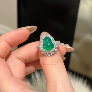 Bague en chalcédoine verte en forme de gourde, nouveau style chinois, argent pur S925, bague sertie de diamants, bijoux de niche uniques - Product Image 1