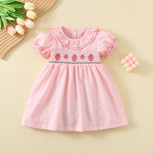 Nuovi Vestiti Estivi 2026 per Bambine in Cotone Traspirante, Stile Principessa con Ricamo a Fragola e Gonna a Quadri - Product Image 1
