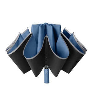Parapluie inversé entièrement automatique à trois plis et 10 baleines, en tissu nylon 190T, avec poignée en alliage d'aluminium, couleur unie, design moderne, noir - Product Image 1