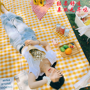 Tapete de Picnic Impermeable de Tela Oxford Rectangular, Resistente a la Humedad, para Acampar al Aire Libre, Playa, Barbacoa, Estilo a Cuadros Amarillos - Product Image 1